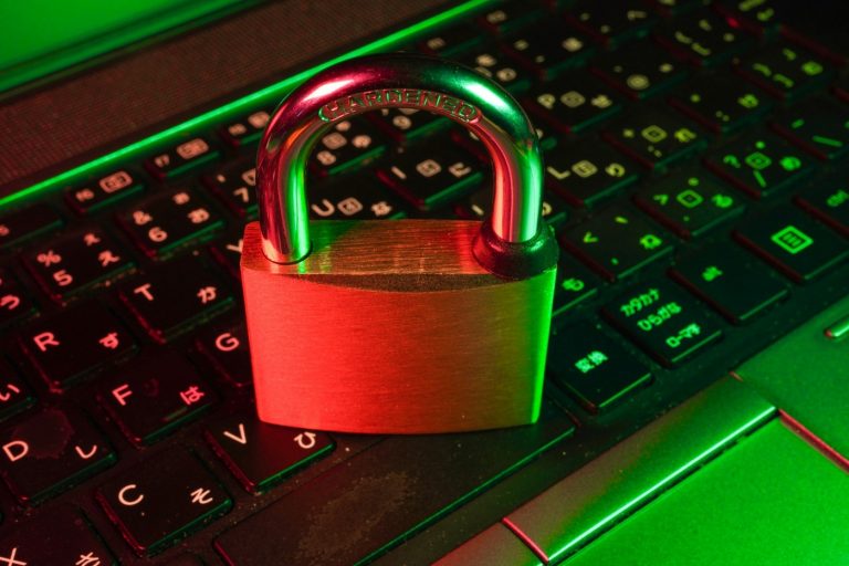 Захист смартфона від фішингу: посилання, дозволи, другий фактор і відновлення
